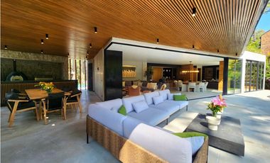 CASA EN VENTA, DENTRO DE RANCHO AVNDARO