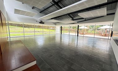 ALQUILER - RESIDENCIA DE MONTAÑA EN BOSQUE DE ENCENILLOS – LUJO Y NATURALEZA