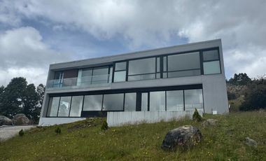 ALQUILER - RESIDENCIA DE MONTAÑA EN BOSQUE DE ENCENILLOS – LUJO Y NATURALEZA