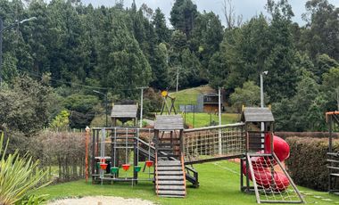 VENTA - RESIDENCIA DE MONTAÑA EN BOSQUE DE ENCENILLOS – LUJO Y NATURALEZA