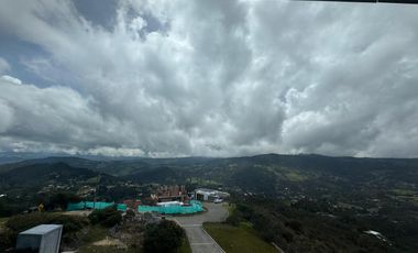 VENTA - RESIDENCIA DE MONTAÑA EN BOSQUE DE ENCENILLOS – LUJO Y NATURALEZA