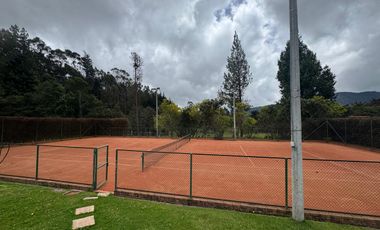 VENTA - RESIDENCIA DE MONTAÑA EN BOSQUE DE ENCENILLOS – LUJO Y NATURALEZA