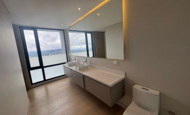 VENTA - RESIDENCIA DE MONTAÑA EN BOSQUE DE ENCENILLOS – LUJO Y NATURALEZA