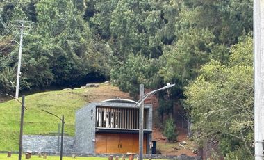 VENTA - RESIDENCIA DE MONTAÑA EN BOSQUE DE ENCENILLOS – LUJO Y NATURALEZA