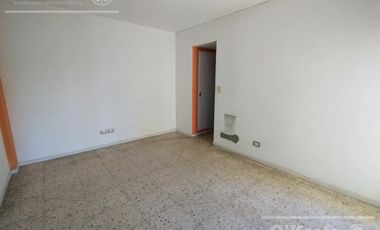 Departamento en VENTA de 2 ambientes en el centro de  Quilmes cercano a la estación