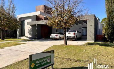 Venta Casa 4 dormitorios Kentucky Club de Campo Funes Santa Fe