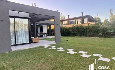 Venta Casa 4 dormitorios Kentucky Club de Campo Funes Santa Fe