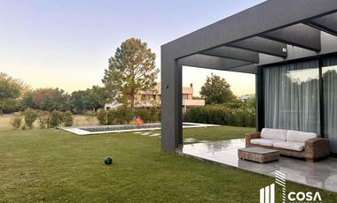 Venta Casa 4 dormitorios Kentucky Club de Campo Funes Santa Fe