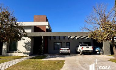 Venta Casa 4 dormitorios Kentucky Club de Campo Funes Santa Fe