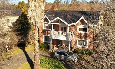 Casa de 5 dormitorios en Venta Ayres de Pilar