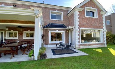 Casa de 5 dormitorios en Venta Ayres de Pilar