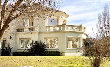 Casa de 5 dormitorios en Venta Ayres de Pilar