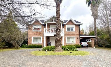 Casa de 5 dormitorios en Venta Ayres de Pilar