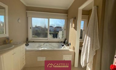 Casa de 5 dormitorios en Venta Ayres de Pilar