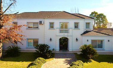 Casa de 5 dormitorios en Venta Ayres de Pilar