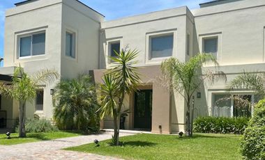 Casa de 5 dormitorios en Venta Ayres de Pilar