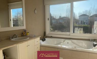 Casa de 5 dormitorios en Venta Ayres de Pilar