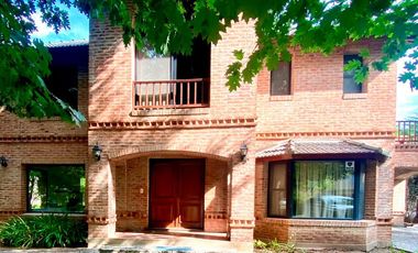 Casa de 5 dormitorios en Venta Ayres de Pilar