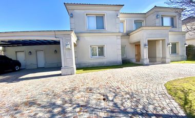 Casa de 5 dormitorios en Venta Ayres de Pilar