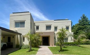 Casa de 5 dormitorios en Venta Ayres de Pilar