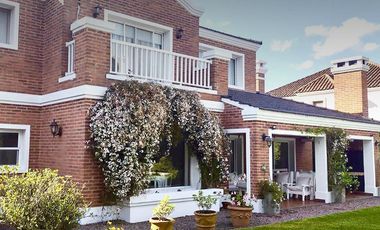 Casa de 5 dormitorios en Venta Ayres de Pilar