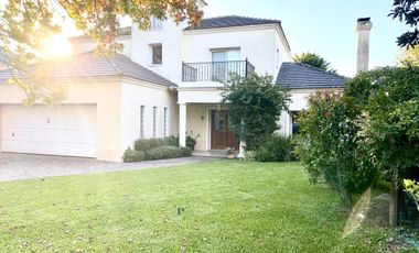 Casa de 5 dormitorios en Venta Ayres de Pilar