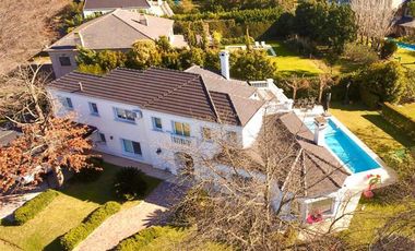 Casa de 5 dormitorios en Venta Ayres de Pilar