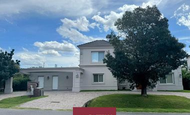 Casa de 5 dormitorios en Venta Ayres de Pilar