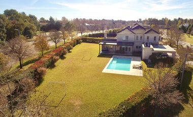 Casa de 5 dormitorios en Venta Ayres de Pilar