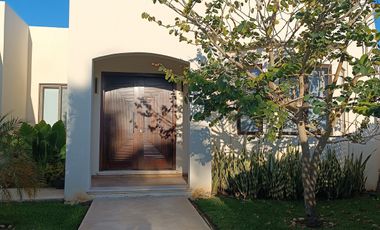 Casa en de 1 piso en venta en privada en Temozón Norte