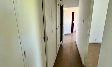 3 amb fte al FCGR, al centro Comercial y a mts de la Avda. Yrigoyen y del Super COTO!!