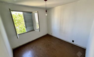 3 amb fte al FCGR, al centro Comercial y a mts de la Avda. Yrigoyen y del Super COTO!!