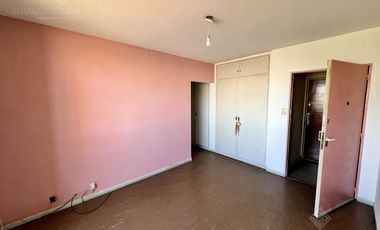 3 amb fte al FCGR, al centro Comercial y a mts de la Avda. Yrigoyen y del Super COTO!!