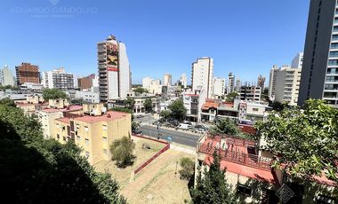 3 amb fte al FCGR, al centro Comercial y a mts de la Avda. Yrigoyen y del Super COTO!!