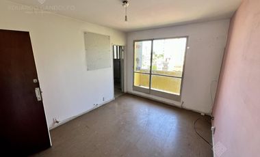 3 amb fte al FCGR, al centro Comercial y a mts de la Avda. Yrigoyen y del Super COTO!!