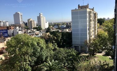3 amb fte al FCGR, al centro Comercial y a mts de la Avda. Yrigoyen y del Super COTO!!