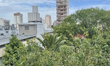 3 amb fte al FCGR, al centro Comercial y a mts de la Avda. Yrigoyen y del Super COTO!!