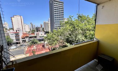 3 amb fte al FCGR, al centro Comercial y a mts de la Avda. Yrigoyen y del Super COTO!!