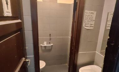 Local en alquiler. Pb y subsuelo. 145 mts. Apto todo rubro. Angel Gallardo y Drago. Villa Crespo