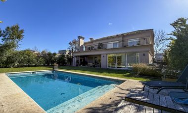 Venta Casa 7 ambientes en Barrio las Glorietas, Nordelta