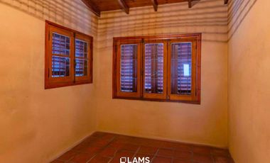 Alquiler Comercial/Porfesional - Casa 4 ambientes - Zona Guemes