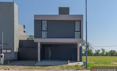 Casa en Venta de 3 Dormitorios - Cuesta de Manantiales