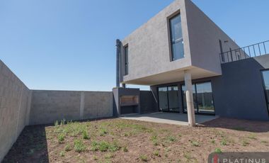 Casa en Venta de 3 Dormitorios - Cuesta de Manantiales