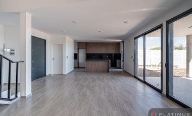 Casa en Venta de 3 Dormitorios - Cuesta de Manantiales