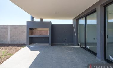 Casa en Venta de 3 Dormitorios - Cuesta de Manantiales