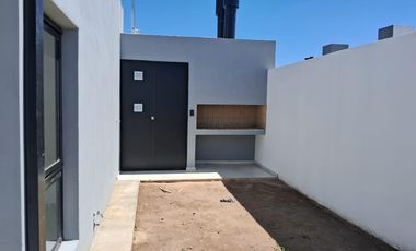 Duplex en Alquiler en Manantiales. 2 dormitorios en PB