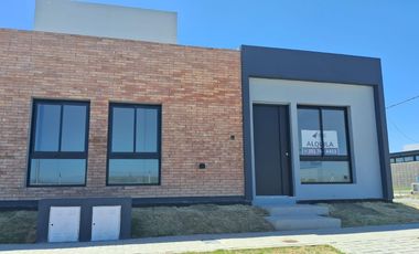 Duplex en Alquiler en Manantiales. 2 dormitorios en PB