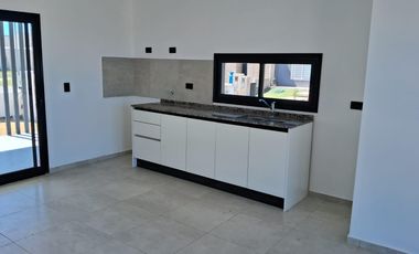 Duplex en Alquiler en Manantiales. 2 dormitorios en PB