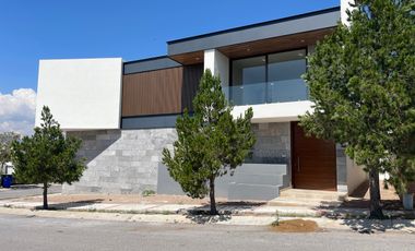 Espectacular Casa en venta La Loma Golf con alberca
