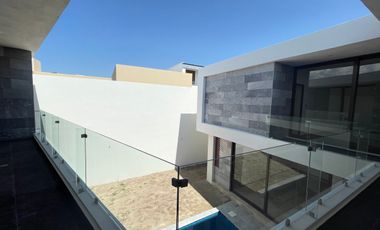 Espectacular Casa en venta La Loma Golf con alberca